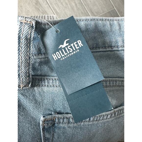 Size 9R Hollister jeans. Light denim with dark blue patches, with rips. 29W 31L - Picture 6 of 6